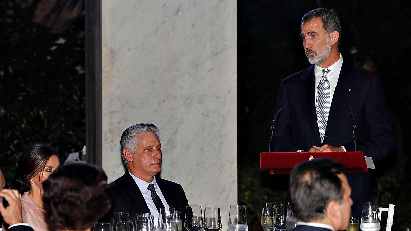 Felipe VI defiende la democracia ante el presidente de Cuba y llama a que el pueblo cubano decida su destino