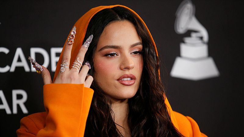 De Los Chunguitos a Juanes: Rosalía demuestra en la antesala de los Latin Grammy que es la reina de los covers