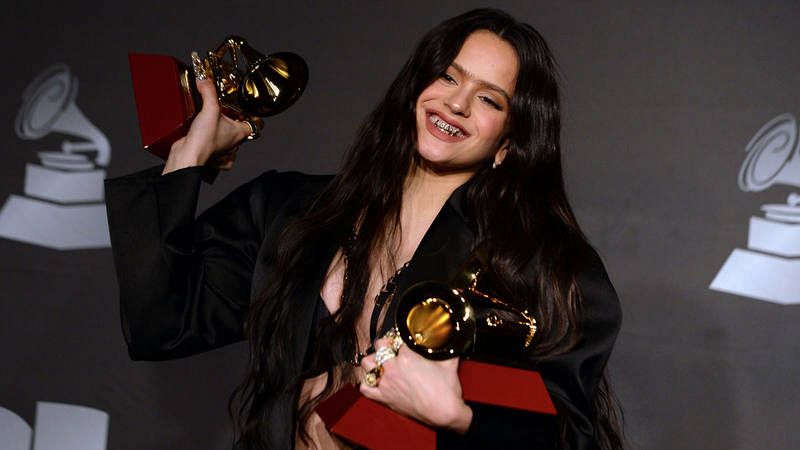 El fenómeno Rosalía arrasa en la vigésima edición de los Grammy Latinos