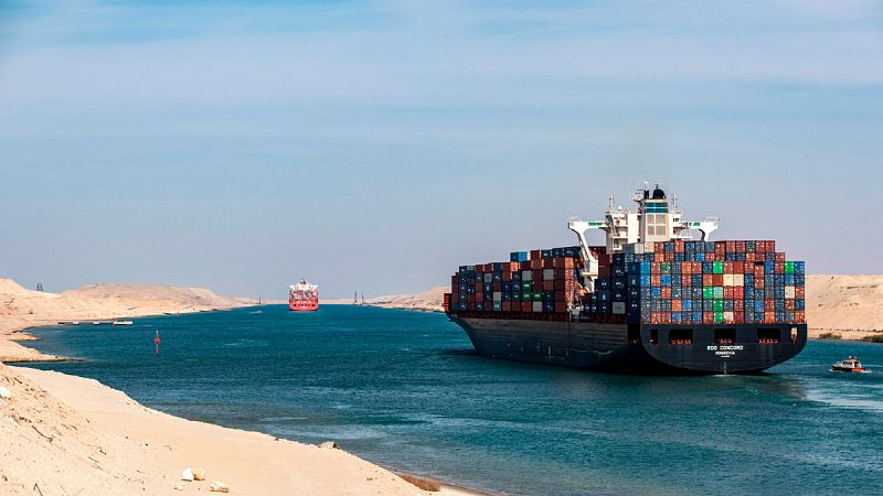 Egipto destaca el "éxito" del canal de Suez en el 150 aniversario de la apertura del paso marítimo