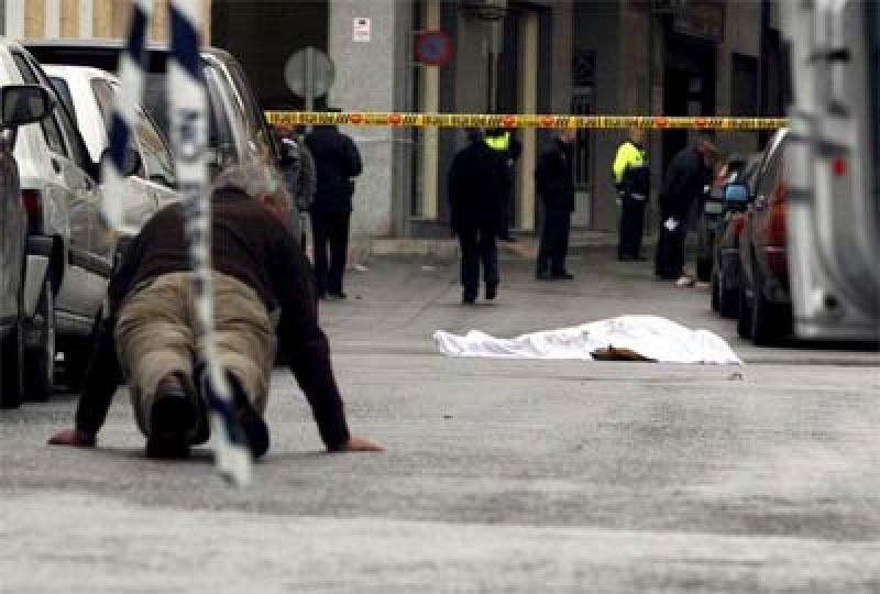 Un atracador muerto y otro herido de gravedad en un tiroteo con la Policía en Alicante