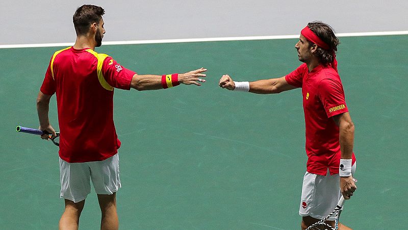 Feliciano López y Marcel Granollers culminan la remontada frente a una agotada Rusia