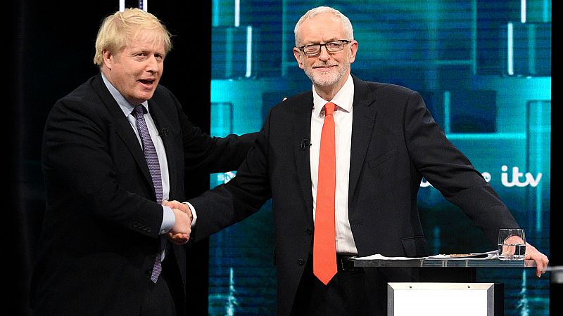El primer cara a cara entre Johnson y Corbyn se salda con más reproches por el 'Brexit' y un apretón de manos