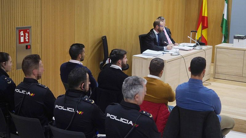 Policías de Navarra niegan que el juez les instara a buscar otros delitos en los móviles de La Manada