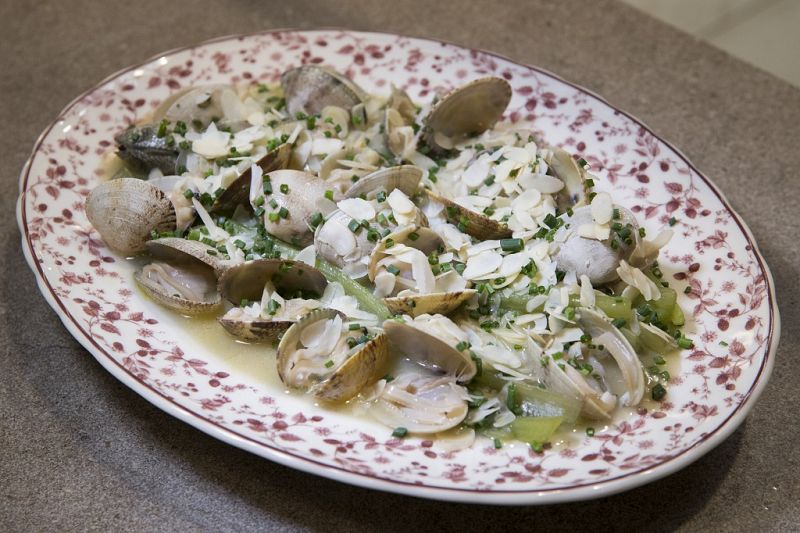 Receta de "borraja con almejas" de Dani García