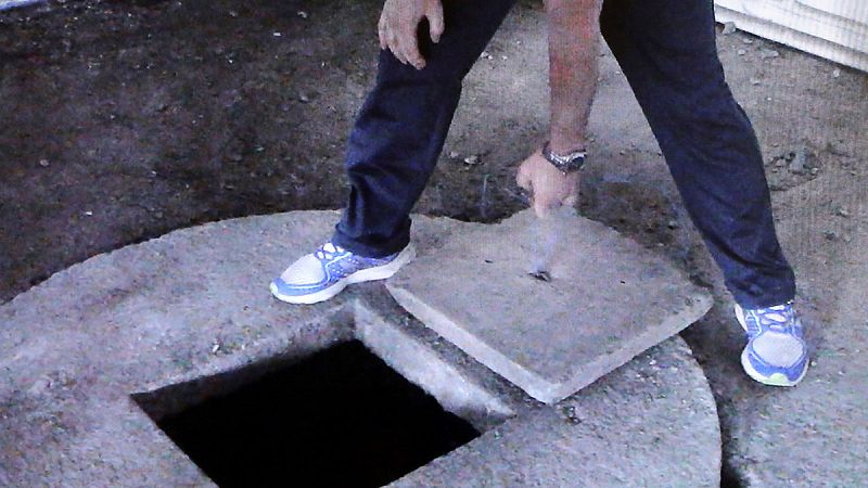 Los policías creen "imposible" bajar con un peso por las escaleras que van al pozo donde se encontró a Diana Quer