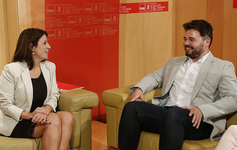 El PSOE y ERC pactan las condiciones para negociar la investidura de Sánchez