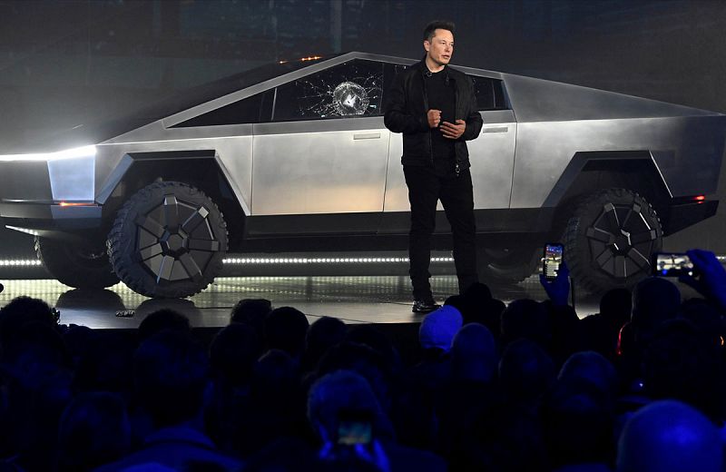 El nuevo vehículo 'indestructible' de Tesla se rompe en su presentación en Los Ángeles