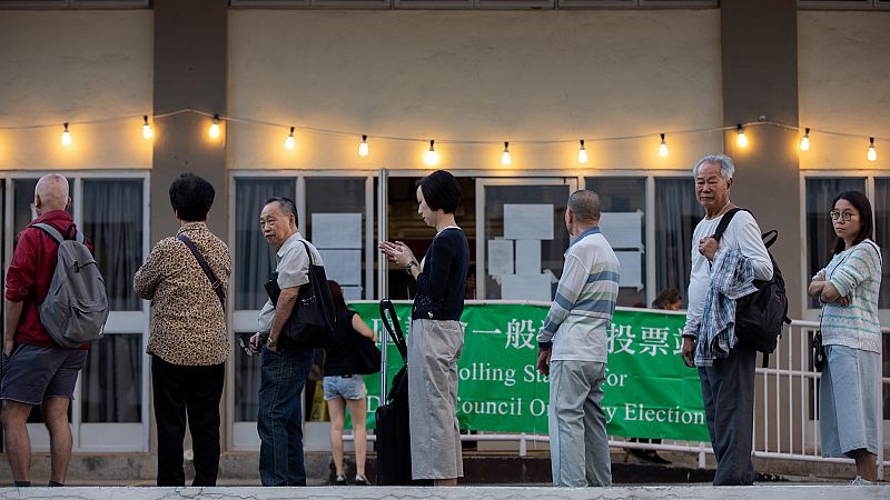 Récord de participación en las elecciones de distrito en Hong Kong tras meses de protestas