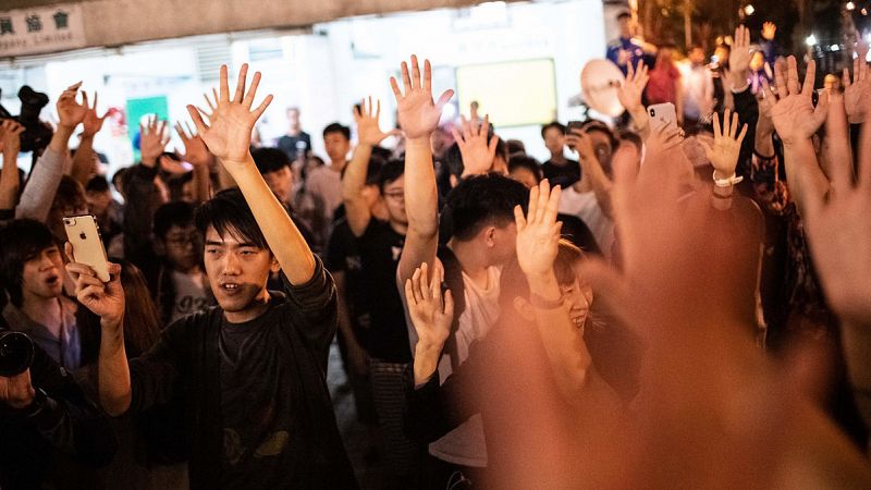 Los prodemócratas logran una amplia victoria en todos los distritos de Hong Kong