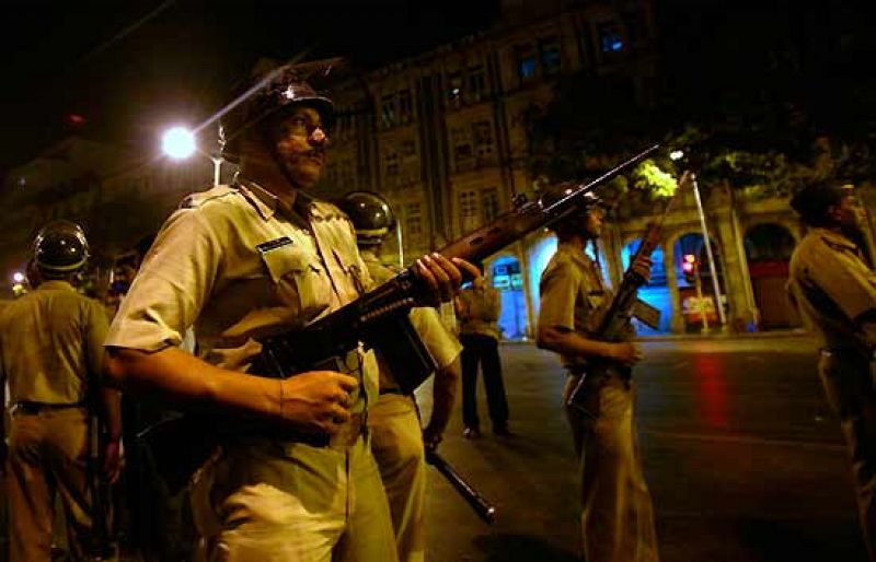 "Se oyen explosiones por todo Bombay y estamos muy preocupados"