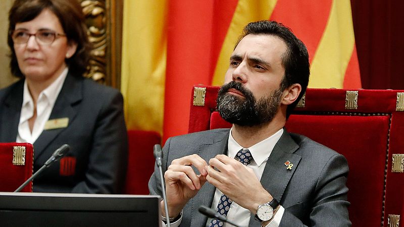 El Parlament desafía de nuevo al TC y vota una resolución a favor de la autodeterminación y contra la monarquía