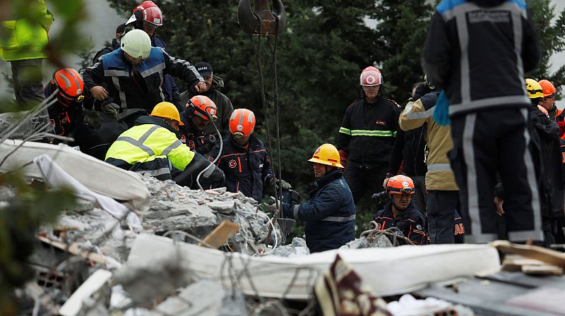 La cifra de muertos por el terremoto de Albania se eleva a 40 mientras continúan las labores de búsqueda