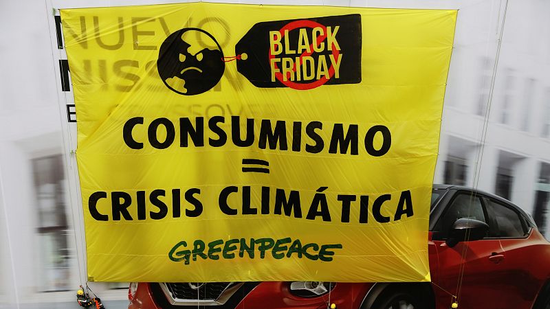Greenpeace denuncia el modelo de consumo con actos de protesta en Madrid