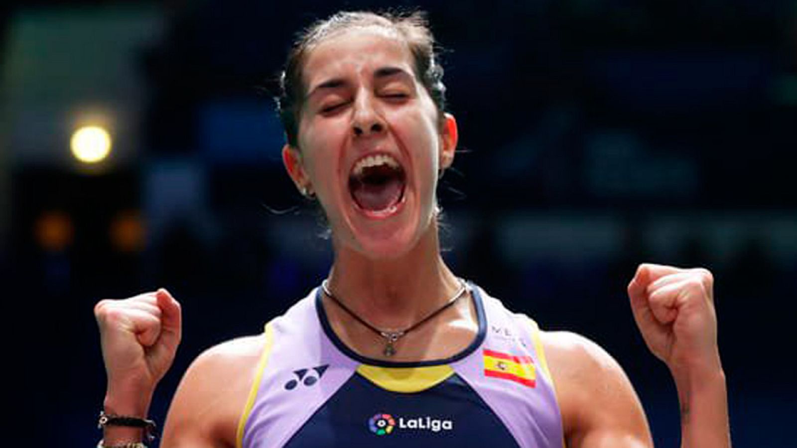 La española Carolina Marín, campeona olímpica y mundial, derrotó este domingo a la tailandesa Phittayaporn Chaiwan por 21-12 y 21-16, adjudicándose la victoria en el Syed Modi International Badminton Championship en la India.