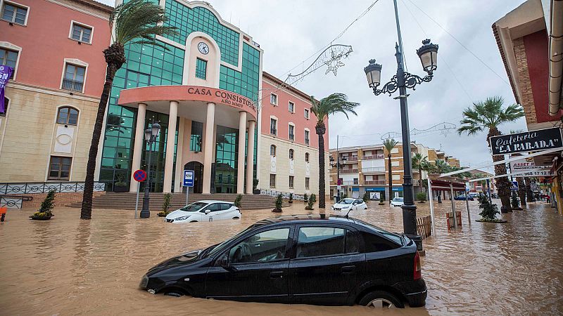 La DANA se desplaza hacia Cataluña tras dejar un centenar de evacuados y carreteras cortadas en Murcia