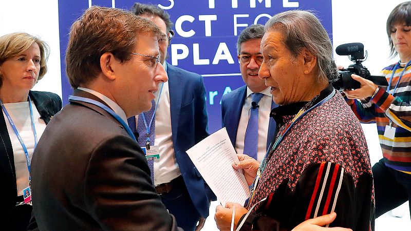 Un activista ind�gena afea a Almeida que prefiera salvar Notre-Dame al Amazonas