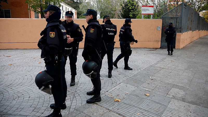 Los trabajadores del centro de Hortaleza piden no ser arma política: "No es un caso aislado, estamos saturados"