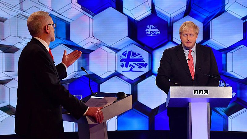 La batalla por el 'Brexit' domina el último cara a cara electoral entre Johnson y Corbyn