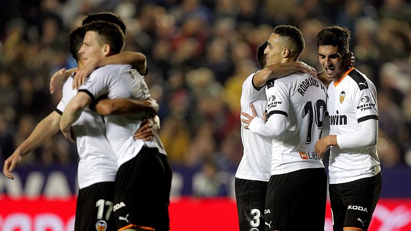 El Valencia remonta en casa del Levante