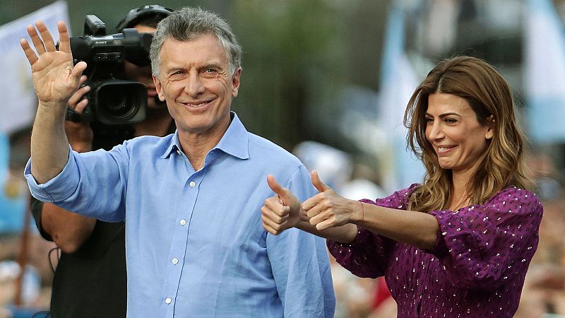 Macri pide cuidar a Argentina "de que no la roben" en su acto de despedida
