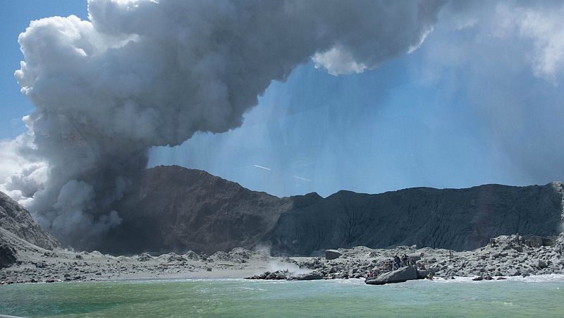 La erupción del volcán neozelandés Whakaari deja al menos cinco muertos, 31 heridos y ocho desaparecidos