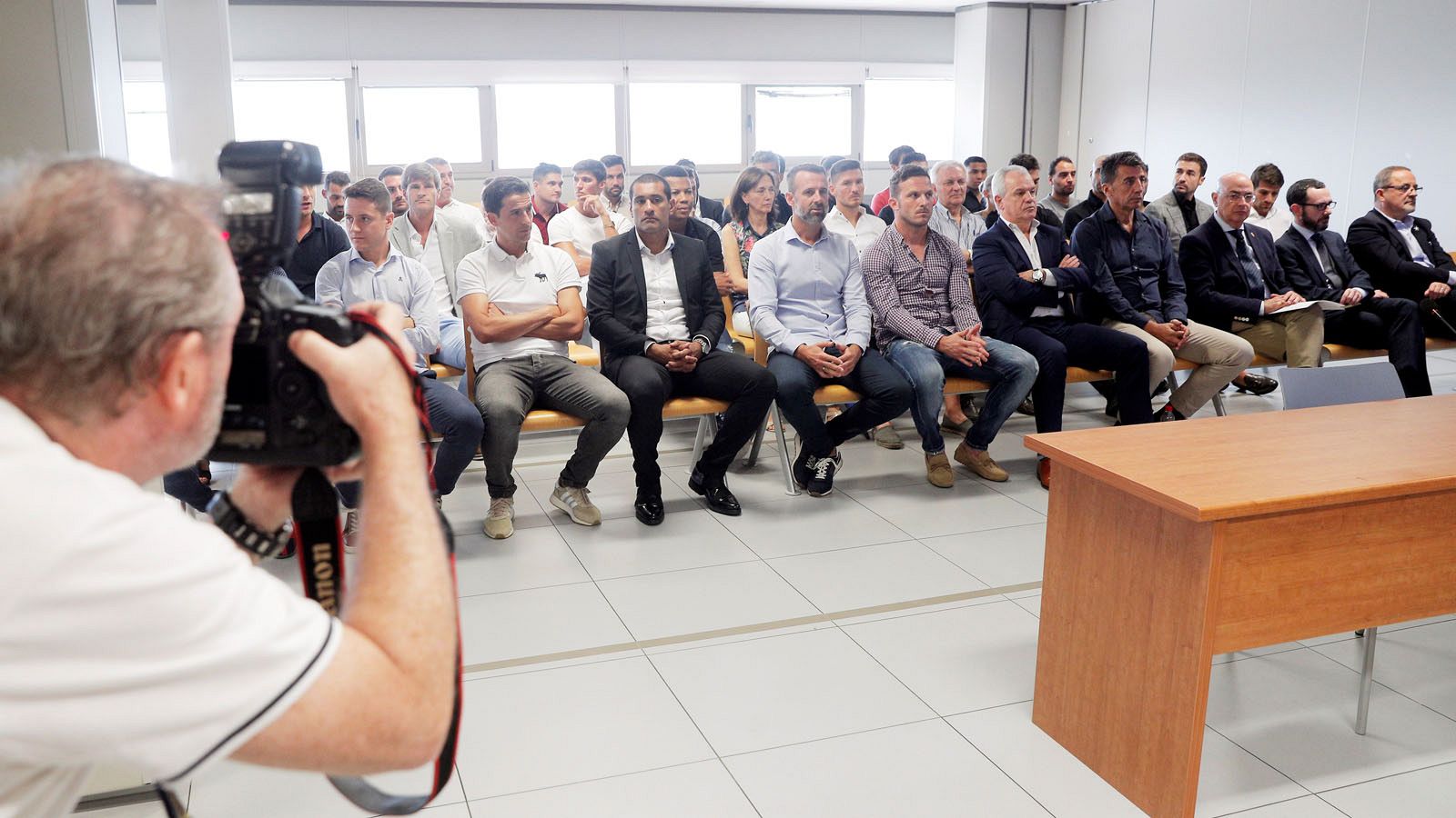 Absueltos los jugadores acusados de amañar el Levante-Zaragoza - RTVE.es | Ver