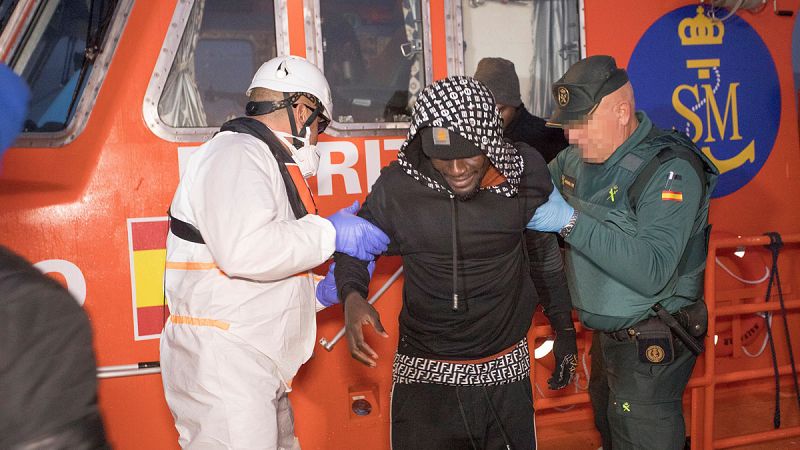 Rescatados 112 inmigrantes de dos pateras cerca de la isla de Alborán