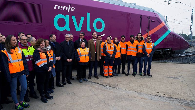 El AVE 'low cost' de Renfe se llamará AVLO, será de color morado y empezará a funcionar el 6 de abril