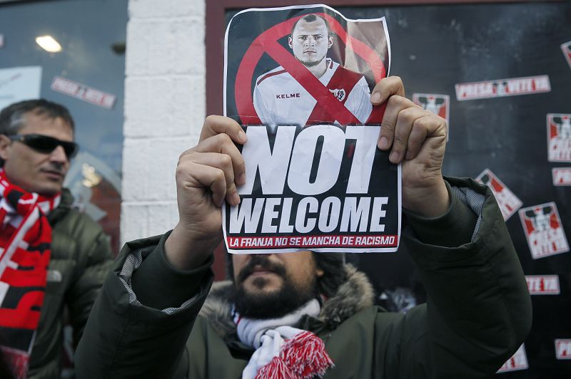 Suspendido el partido entre el Rayo y el Albacete por los insultos a Zozulya: "Puto nazi"