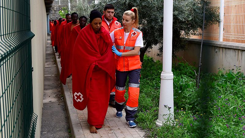 La Marina marroquí rescata una patera con 77 migrantes a bordo, siete de ellos muertos, en el mar de Alborán