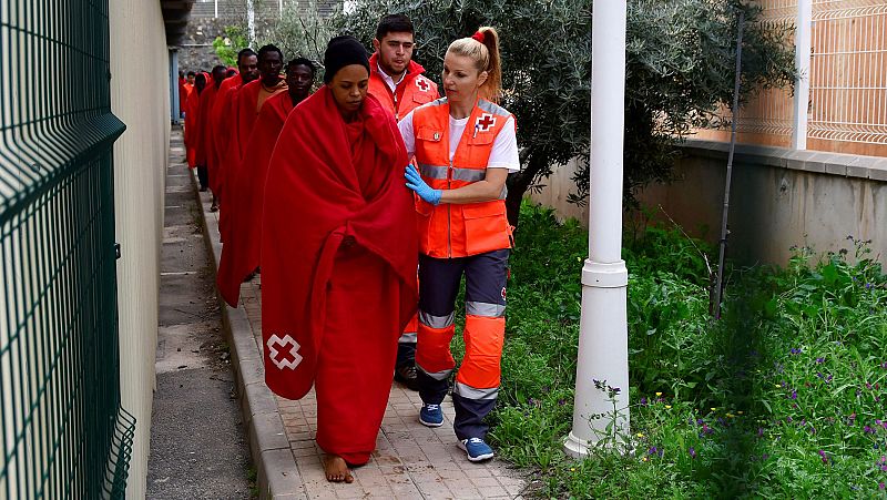 La Marina marroquí rescata una patera con 77 migrantes a bordo, siete de ellos muertos, en el mar de Alborán