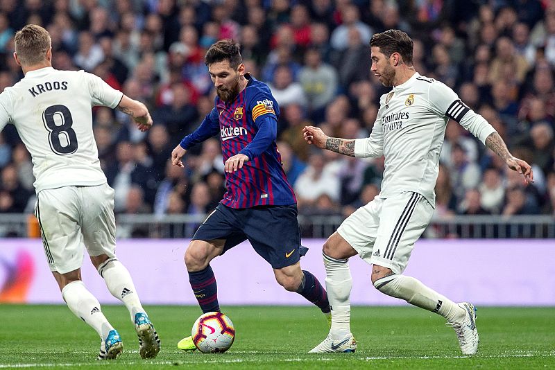 Sergi Roberto por Busquets y Bale por Rodrygo en el Clásico