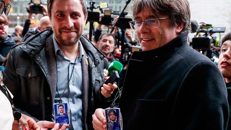 Puigdemont y Comín recogen su acreditación provisional como eurodiputados tras la sentencia de Junqueras
