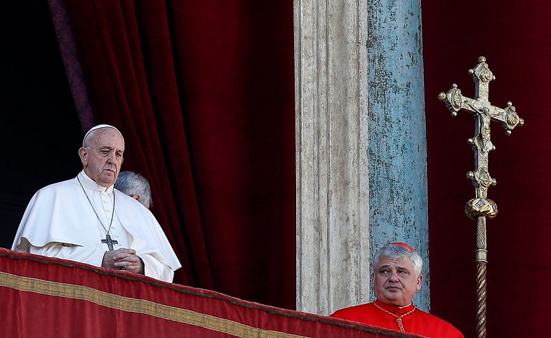 El papa clama contra los "muros de indiferencia" que encuentran los refugiados en los países a los que llegan