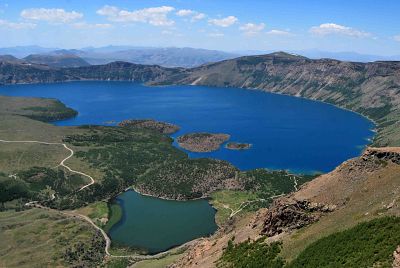 Boletines RNE - Al menos siete muertos al naufragar una embarcación en el Lago Van, Turquía - Escuchar ahora