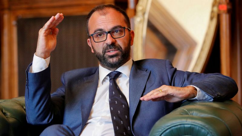 La dimisión del ministro de Educación italiano, el broche navideño a un gobierno tambaleante