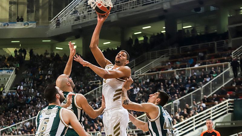 El Madrid despide el año con su undécima victoria consecutiva y el Baskonia cae en Berlín