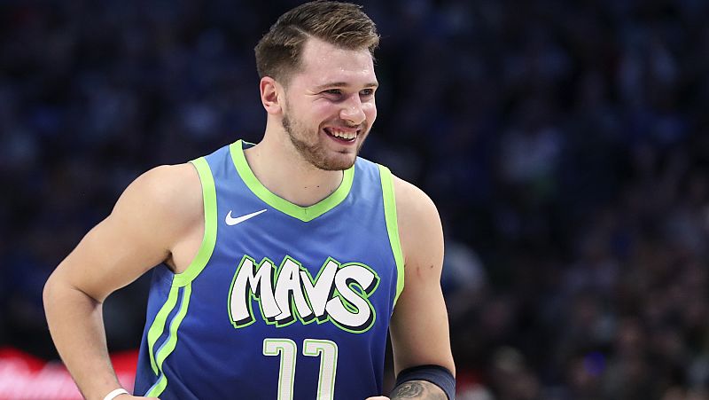 Doncic regresa tras cuatro partidos lesionado con un doble-doble y victoria para Dallas