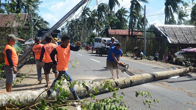 Ascienden a 28 las víctimas mortales tras el paso del tifón Phanfone por Filipinas