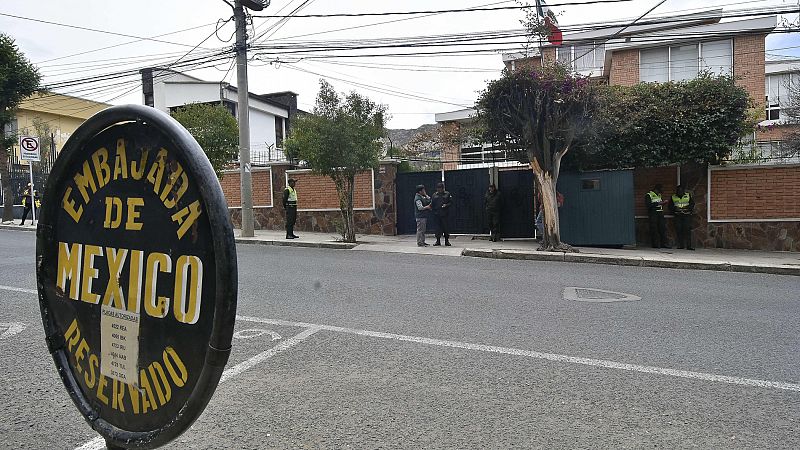 Bolivia acusa a España de "atropellos" a su soberanía por un confuso incidente en la Embajada de México en La Paz