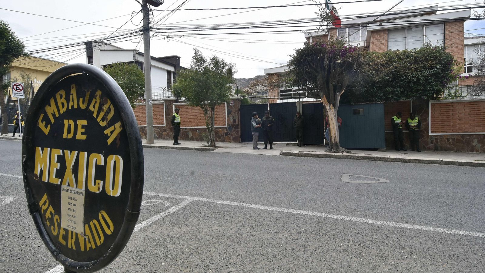 Bolivia acusa a España de "atropellos" a su soberanía por un incidente en la Embajada de México en La Paz - Ver ahora