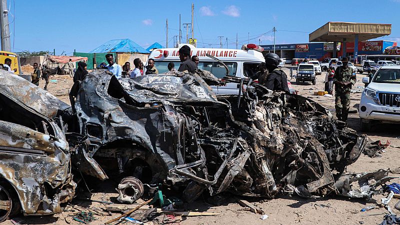 Más de 90 muertos y 128 heridos al explotar un coche bomba en Somalia