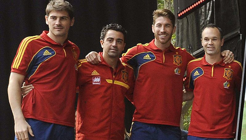 Casillas, Xavi, Ramos e Iniesta, en el mejor 'once' de la última década para 'France Football'