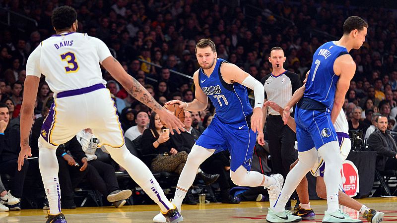 Davis toma el relevo a LeBron y los Lakers frenan a los Mavericks de Doncic