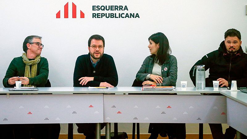 ERC y PSOE pactan una consulta para avalar los acuerdos de la mesa de negociación sobre el "conflicto político catalán"