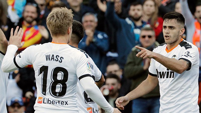 El Valencia condena al Eibar en Mestalla