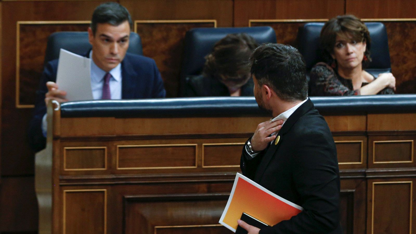 Rufián vuelve a hablar de autodeterminación, mientras que Sánchez responde que no es constitucional