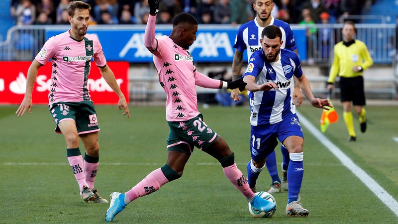 El Betis pudo ganar al Alavés y al final celebró el empate