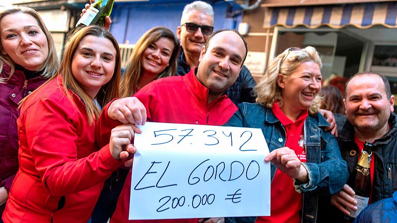 El 57.342, primer premio de la Lotería del Niño, riega de millones Quintanar de la Orden y se reparte por 13 provincias